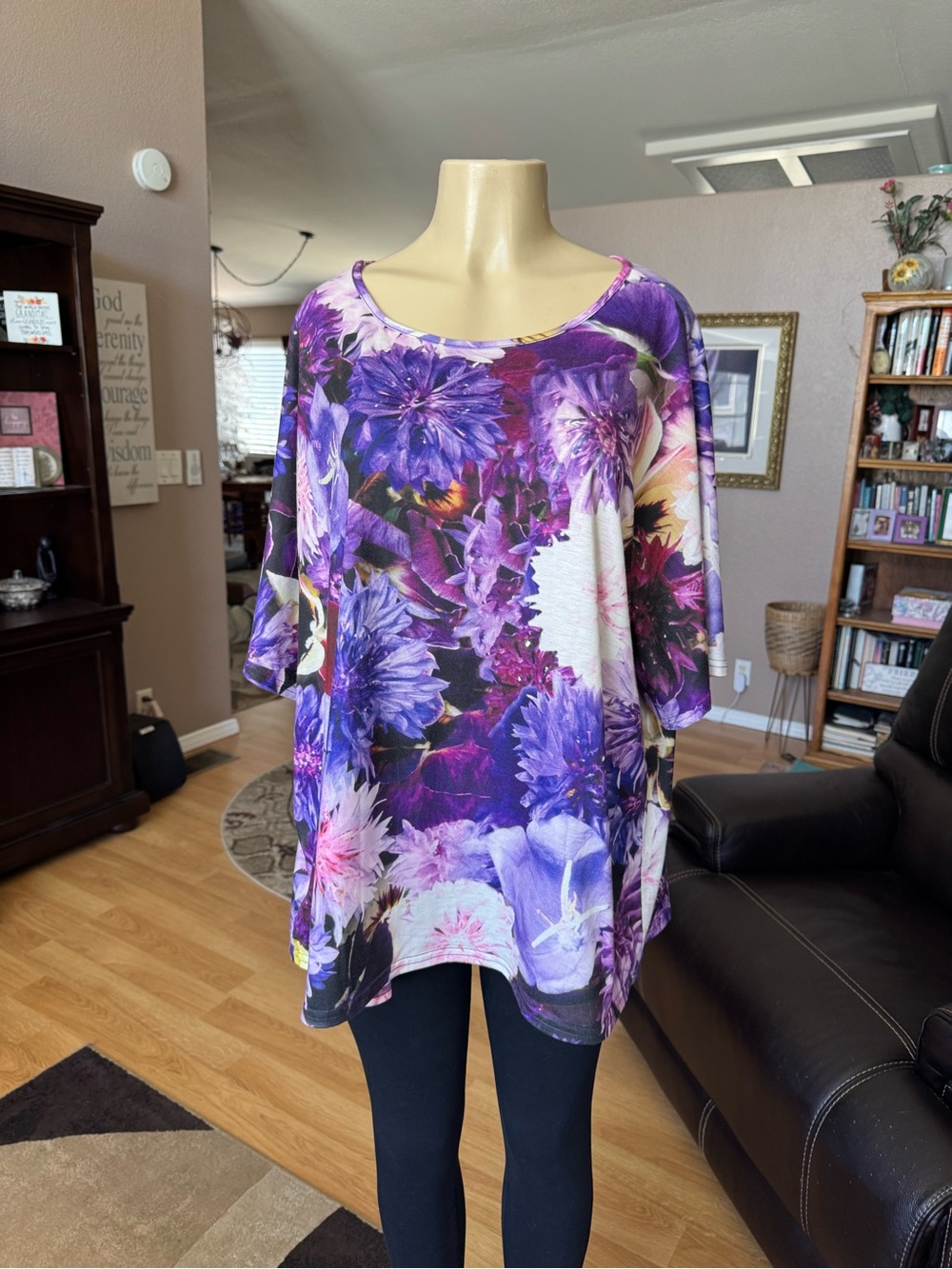 Boutique purple floral 3/4 sleeves scoop neckline blouse-size XXXL
